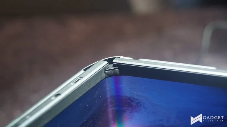 ASUS Zenbook 17 Fold OLED PH - hinge