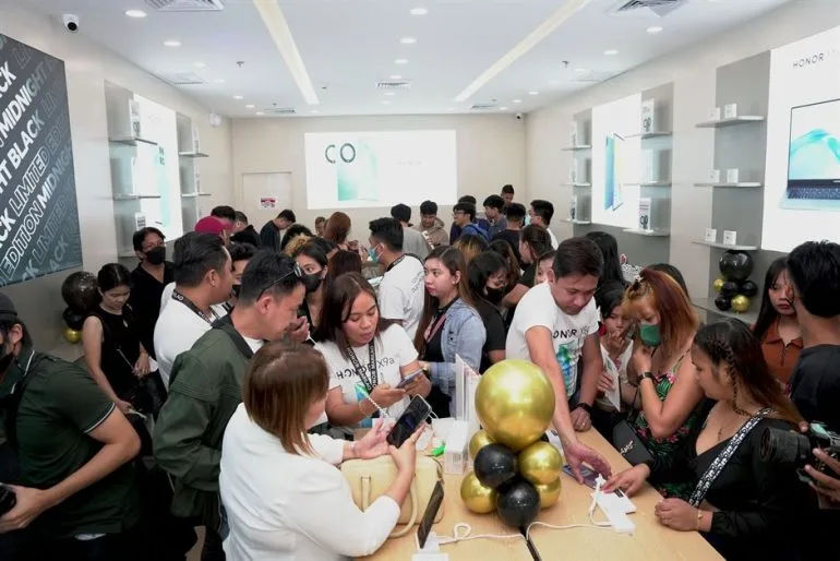 HONOR Experience Store SM City Marilao and Marikina (1)