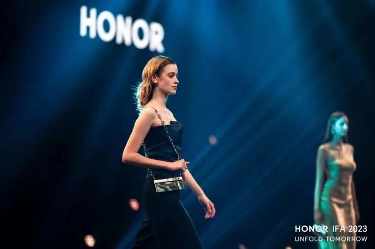 HONOR V Purse debuts at IFA 2023