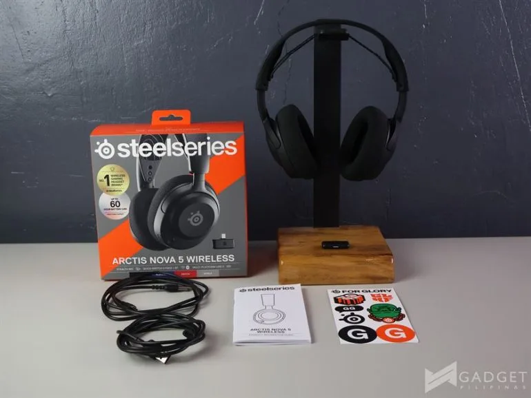 SteelSeries Arctis Nova 5 Box Contents