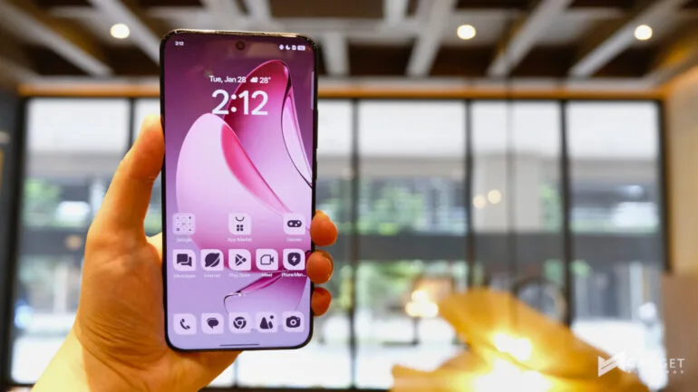 OPPO Reno13 Pro 5G Review display