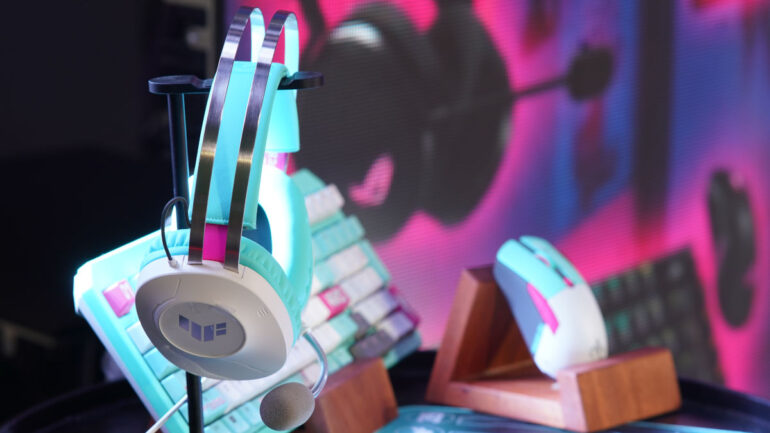 TUF Gaming x Hatsune Miku Embrace the Game event headset