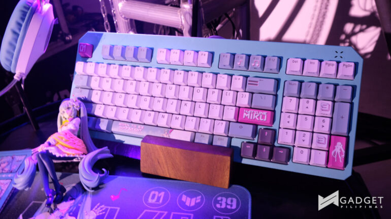 TUF Gaming x Hatsune Miku Embrace the Game event keyboard