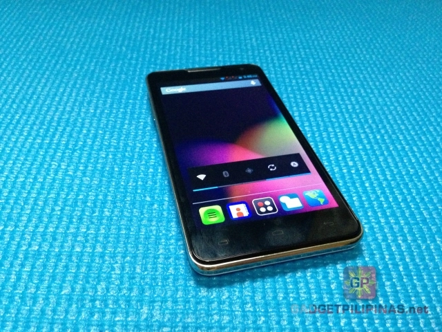 Its 5inch HD IPS screen sits gorgeously infront. On top of the screen you shall find the proximity and light sensor, plus the 2mp front-facing camera.