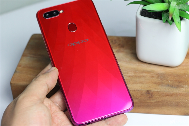 Honor Play vs OPPO F9 20