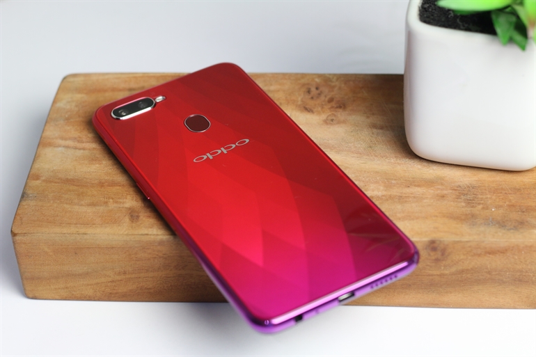 Honor Play vs OPPO F9 22