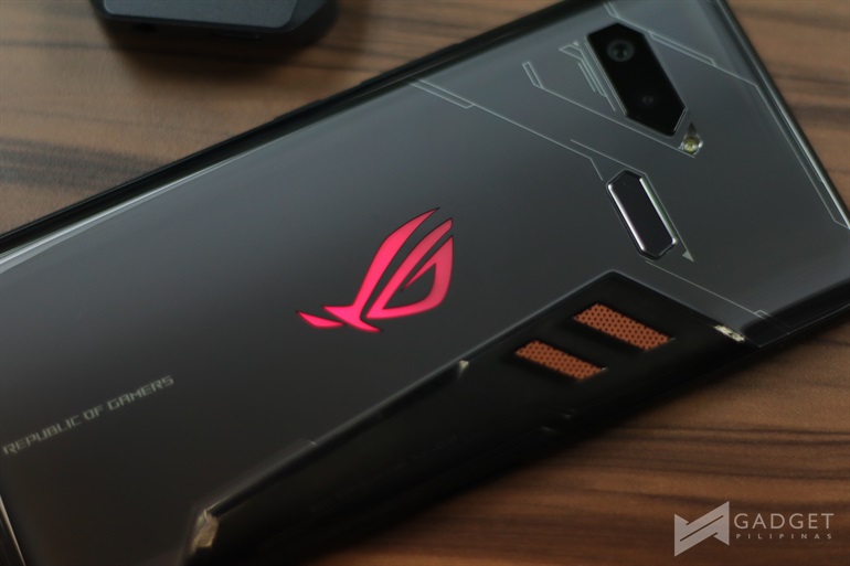 ASUS ROG Phone Unboxing and First Impressions