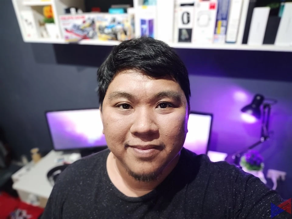 V17-Pro-Selfie-1