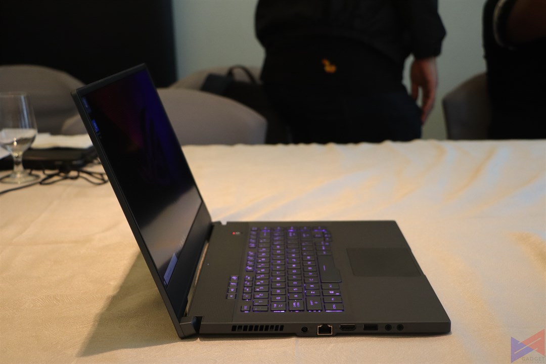 Asus rog zephyrus m15