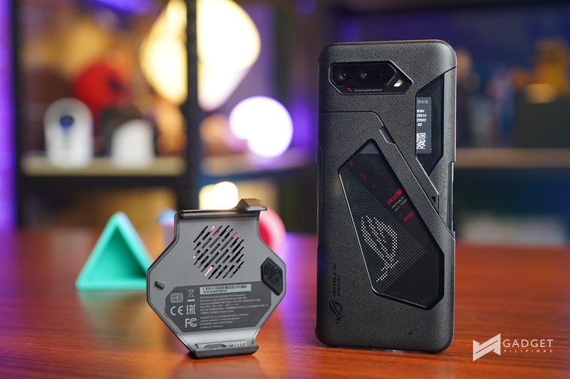ASUS ROG Phone 5 Review Aero Active Cooler case