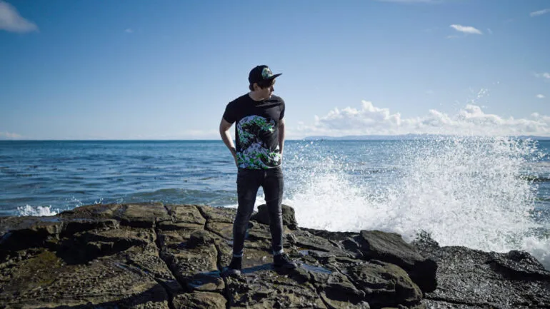 razer-kanagawa-wave-shirt-cap