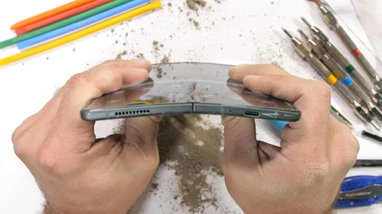 Samsung Galaxy Z Fold3 JRE bend