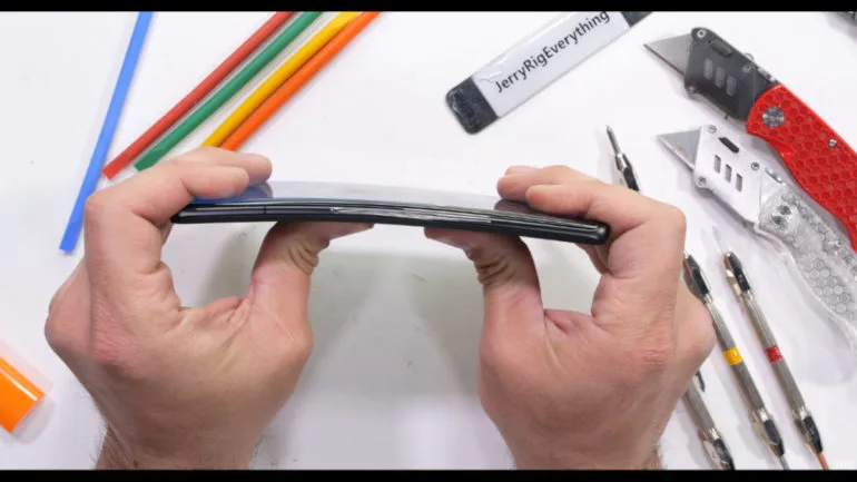 Xiaomi 12 Pro JRE Durability Test - bend