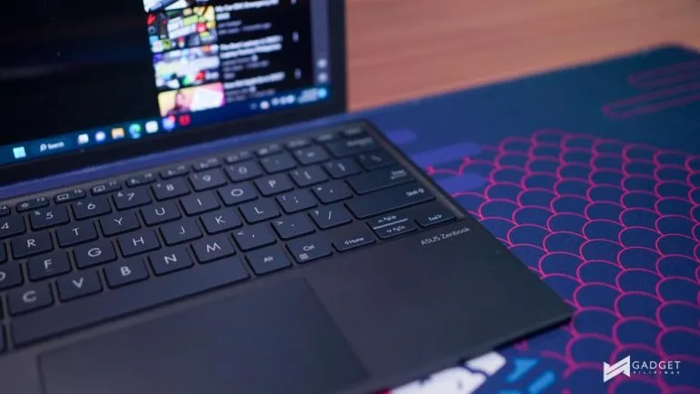 ASUS ZenBook 17 Fold OLED