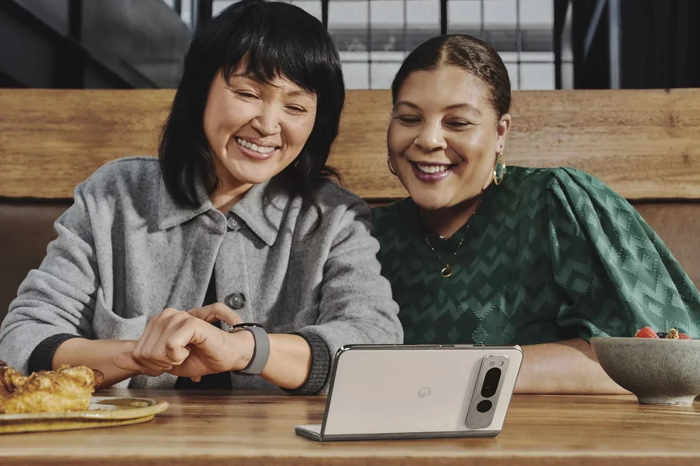 Google Pixel Fold - launch - tabletop mode