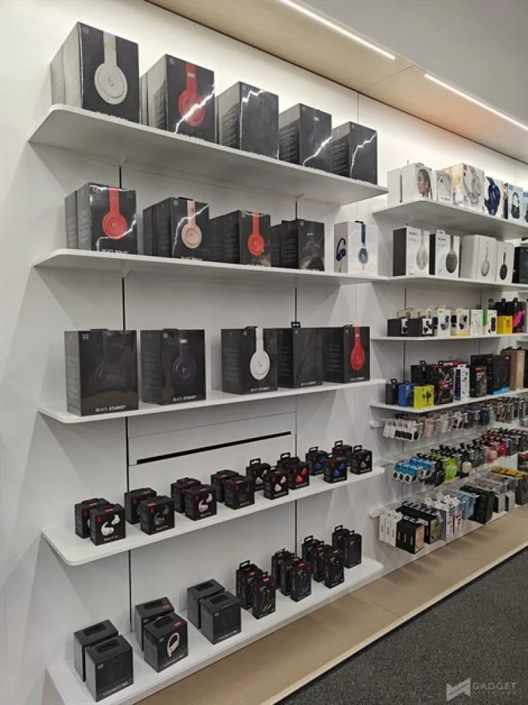 Power Mac Center MOA (19)