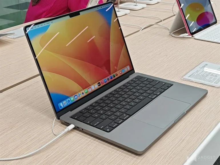 Power Mac Center MOA (25)
