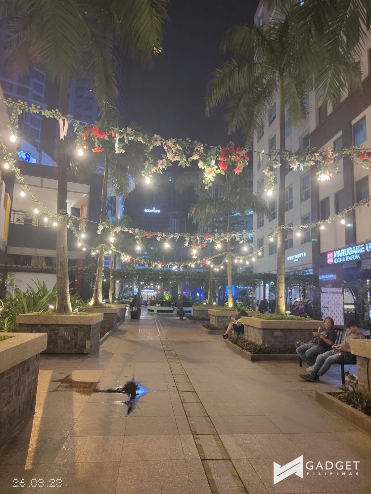 Nothing Phone (2) vs Nothing Phone (1) camera comparison Nothing Phone (1) night 2