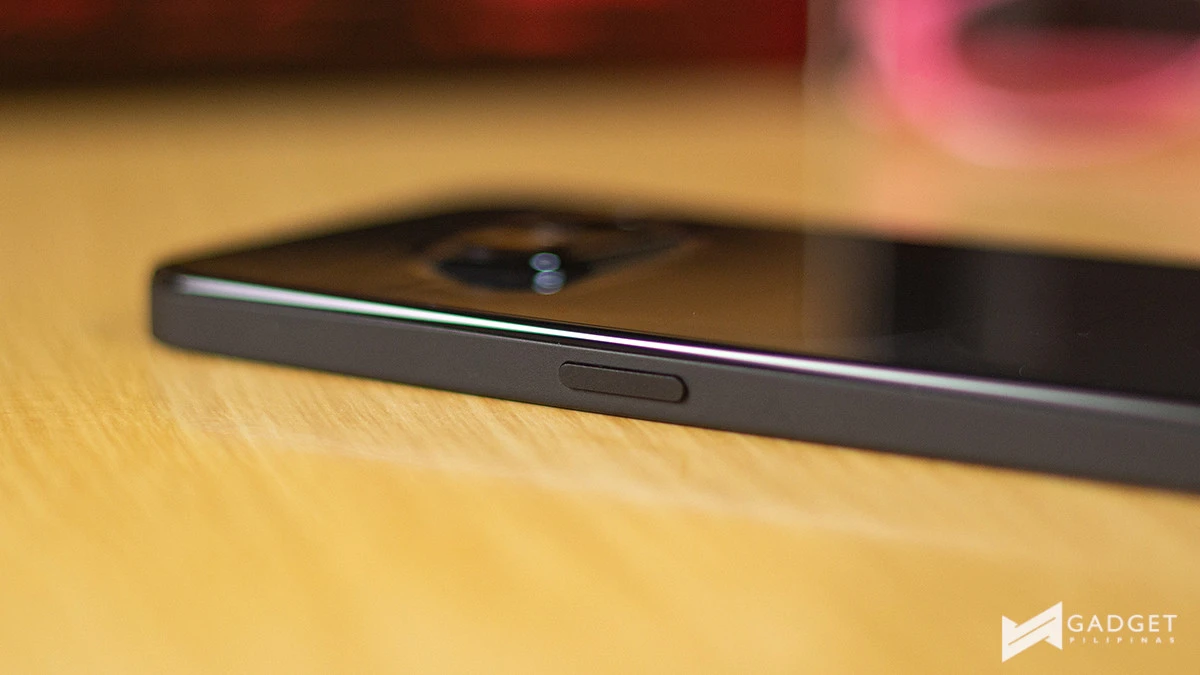 Nothing Phone (2a) Review power button