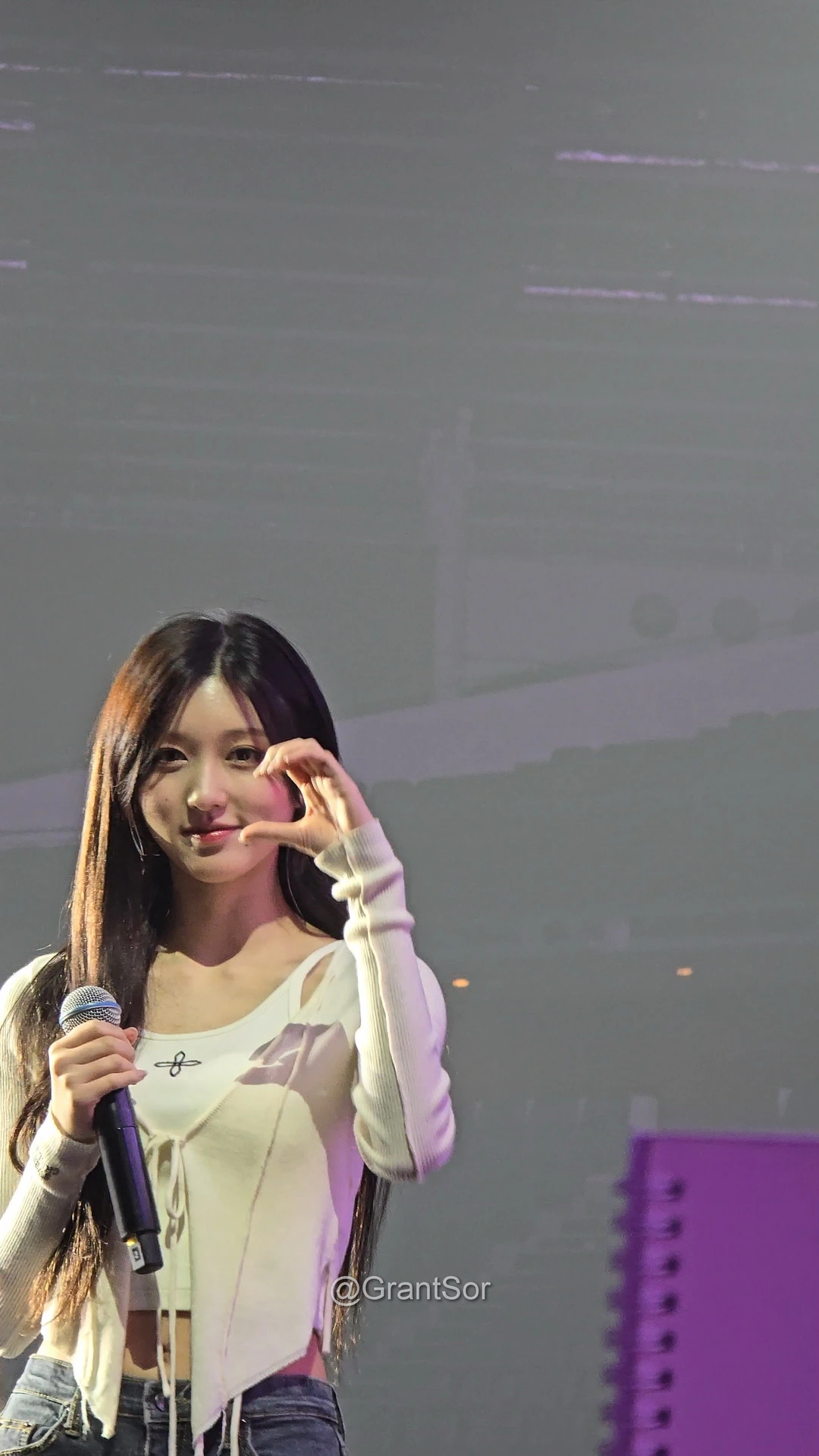 Samsung Galaxy S24 Ultra IVE Concert 02