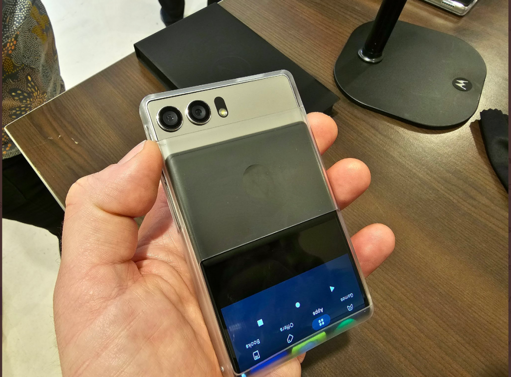 Motorola Rollable Phone with Full-Screen Fingerprint Sensing Rumored to be in Development