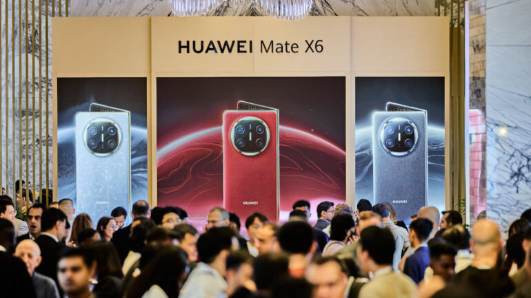 HUAWEI Mate X6 UNfold the Classic event launch 3