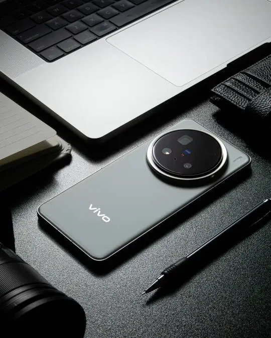 vivo X200 Pro in Titanium Grey