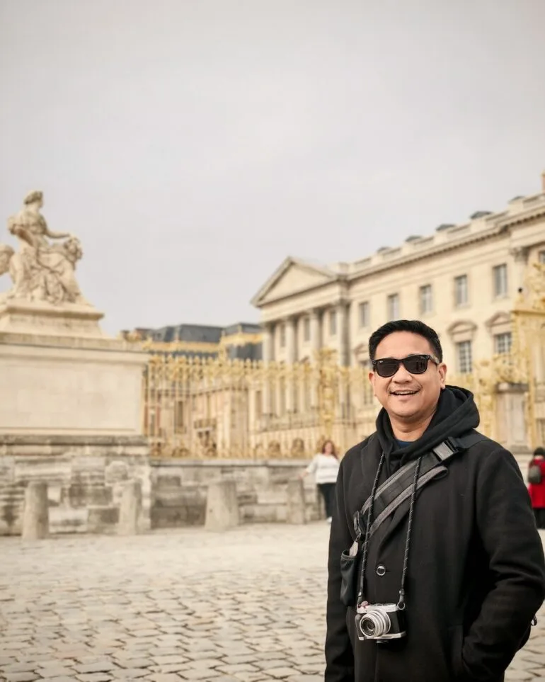 This is me, rocking the Fujifilm X-M5 outside the Versailles Palace.