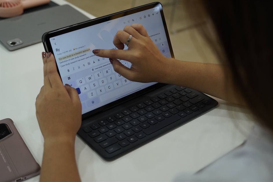 Increase productivity with HONOR Pad X9a