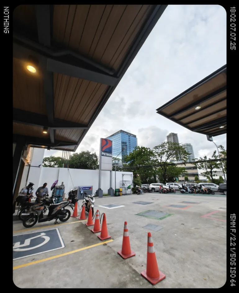 Nothing Phone (3) First Impressions rear camera 0.5x