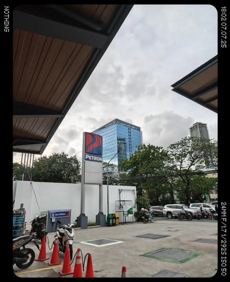 Nothing Phone (3) First Impressions rear camera 1x