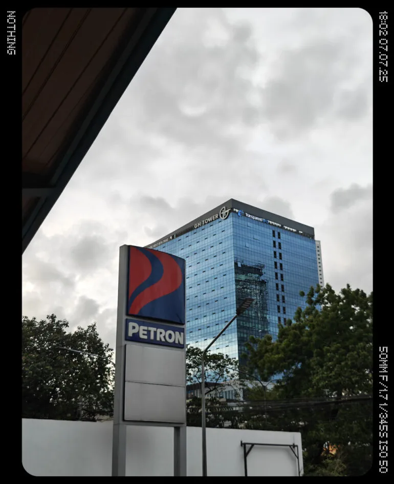 Nothing Phone (3) First Impressions rear camera 2x