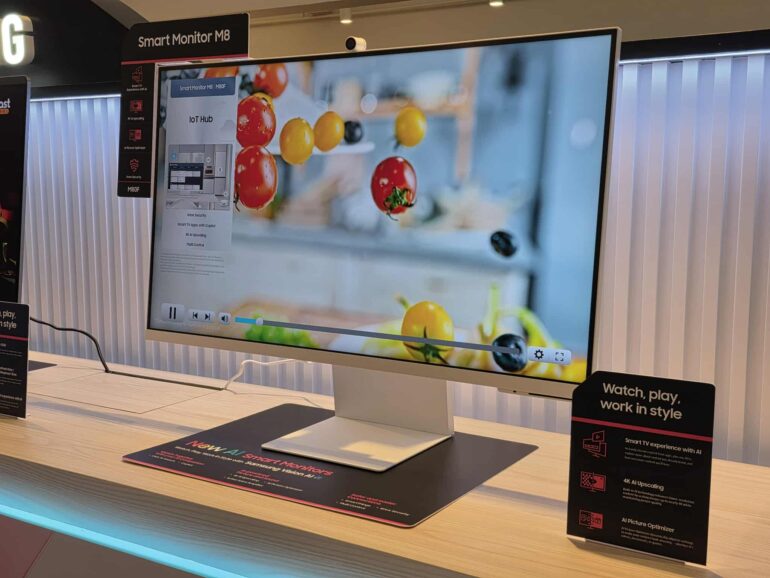 Samsung M8 Monitor