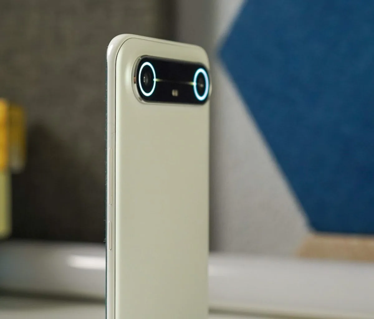 TECNO Slim Review 03