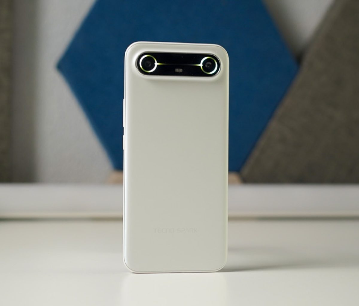 TECNO Slim Review 12