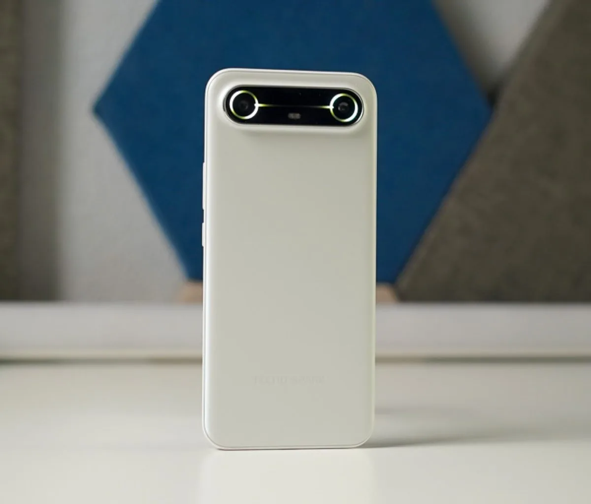 TECNO Slim Review 12