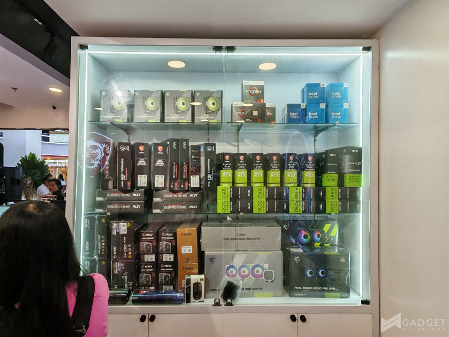 MSI Store Opening Festival Mall (300)