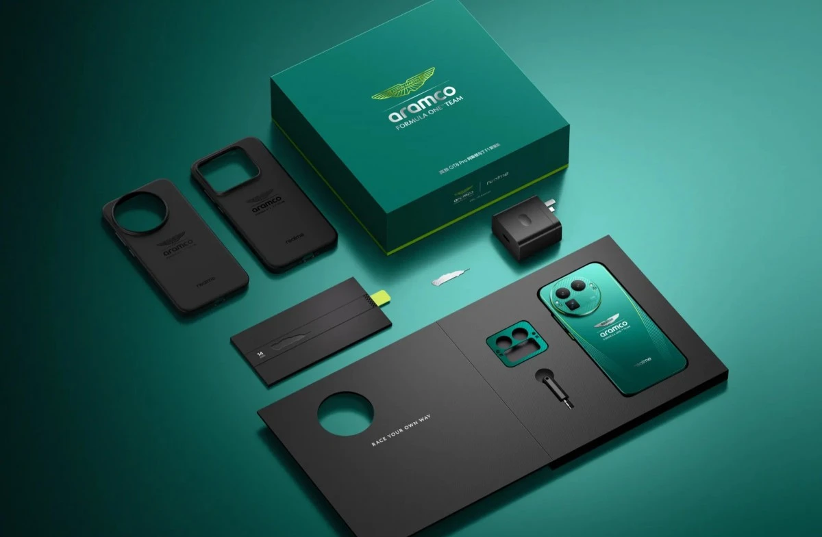 realme GT 8 Pro Aston Martin Limited Edition China launch box