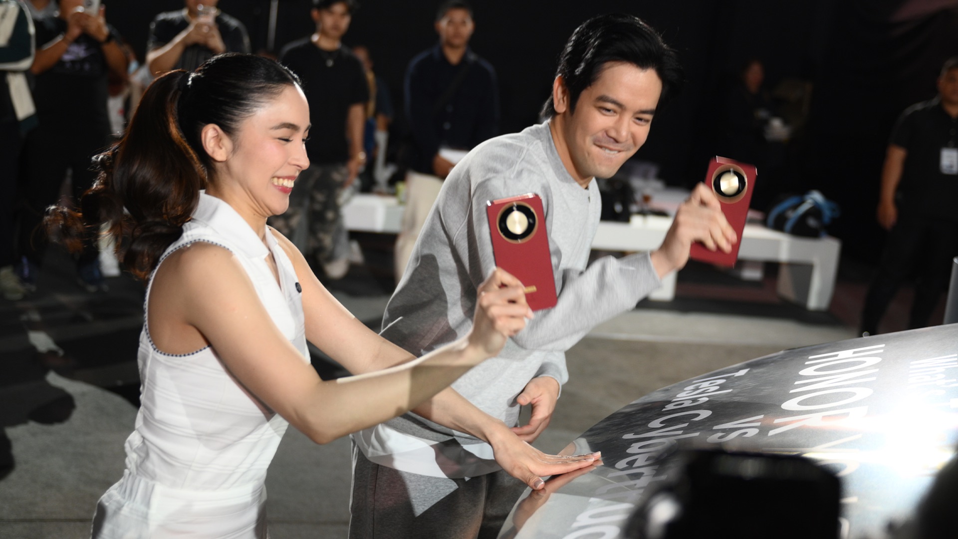 HONOR X9d 5G vs Tesla Cybetruck Event Photos (9)