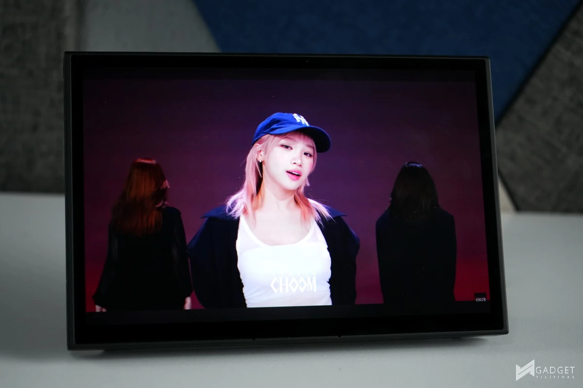 Lenovo Legion Go 2 Review OLED Display