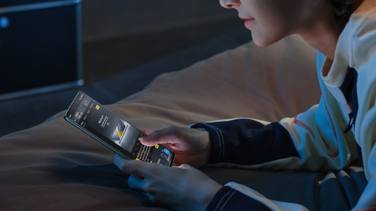 POCO M8 series PH launch display