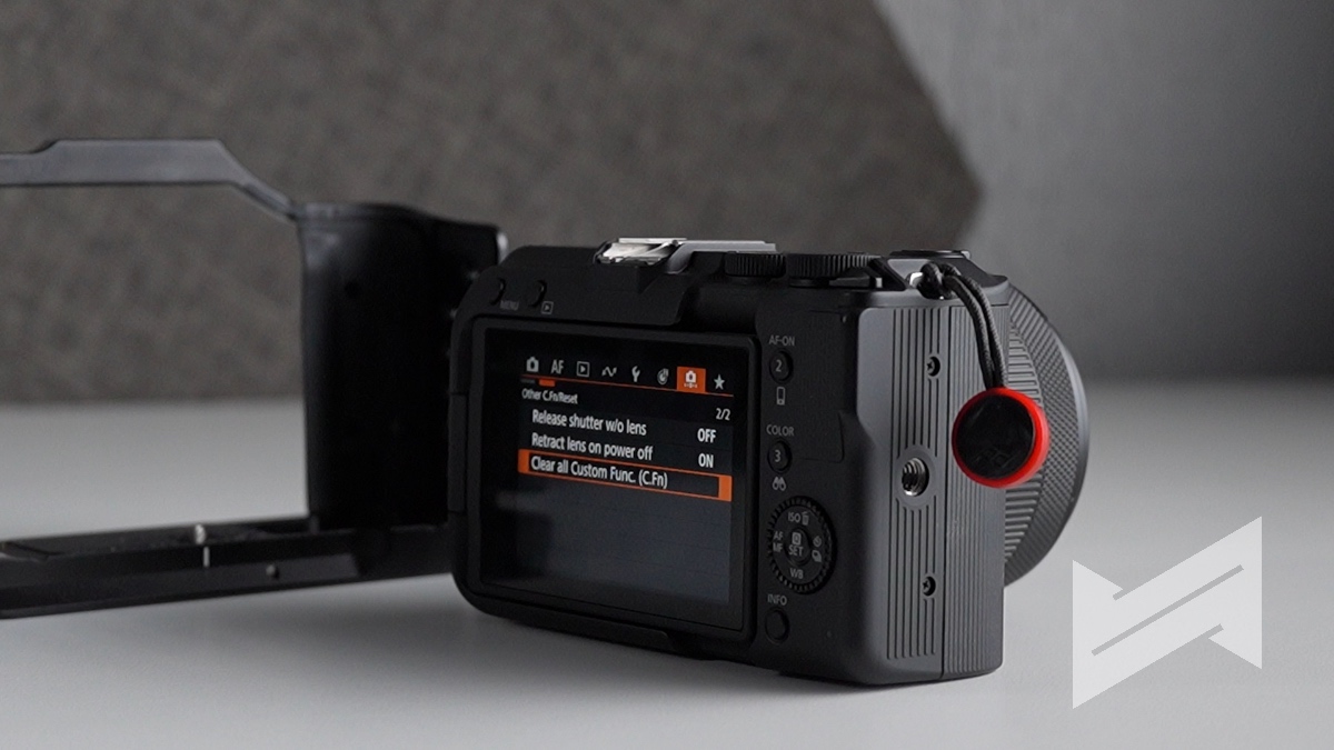 Canon EOS R50V 18