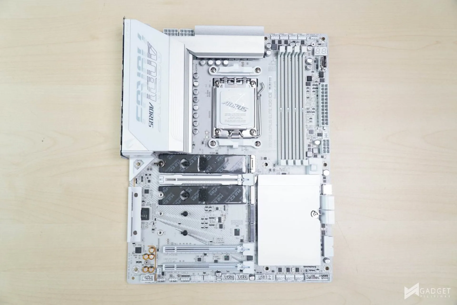 Gigabyte X870E Aorus Elite X3D ICE Review 059