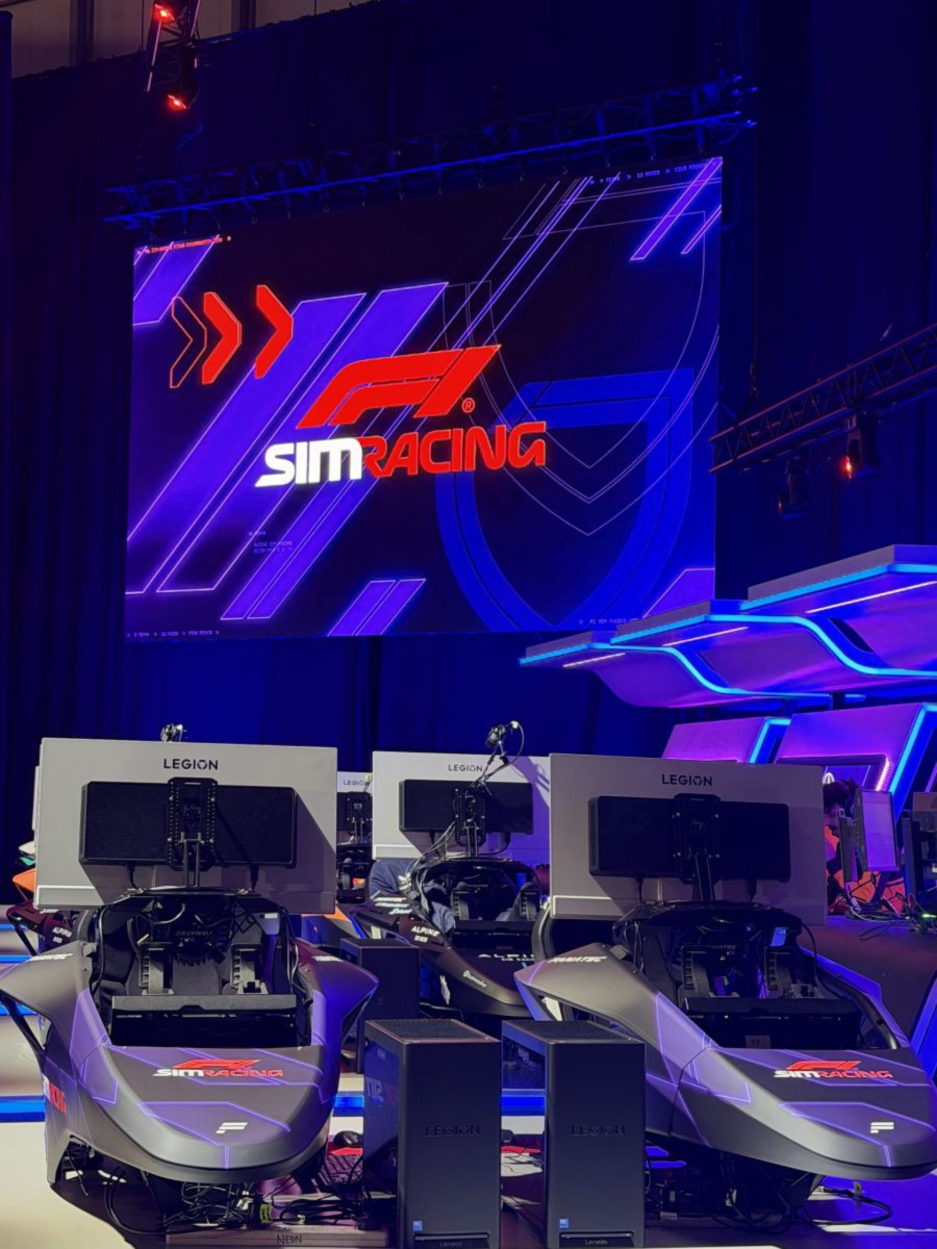 Lenovo F1 Sim Racing 4