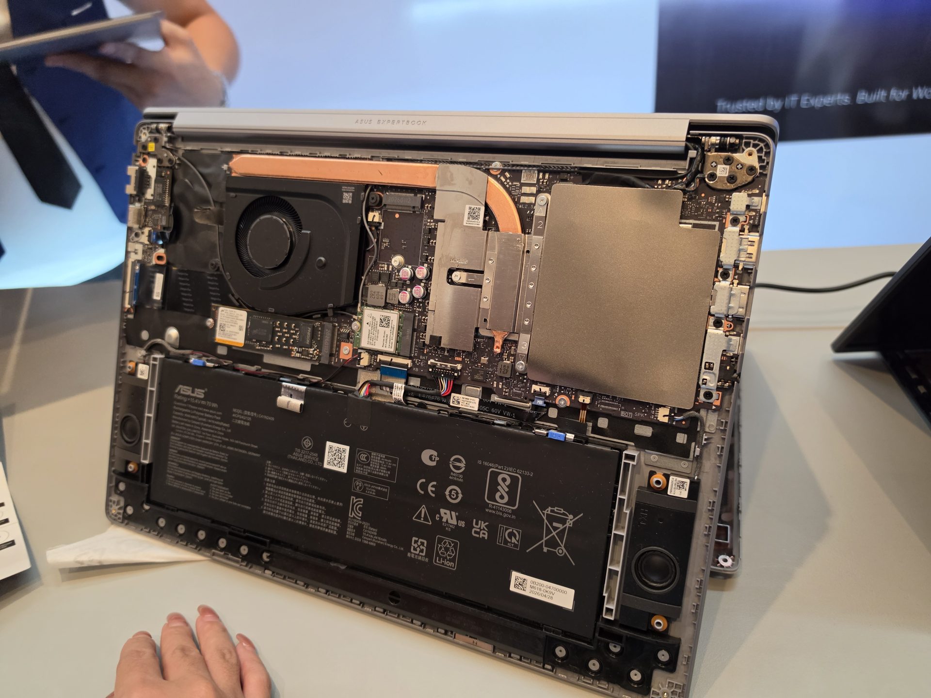 ASUS ExpertBook Ultra PH Cooling