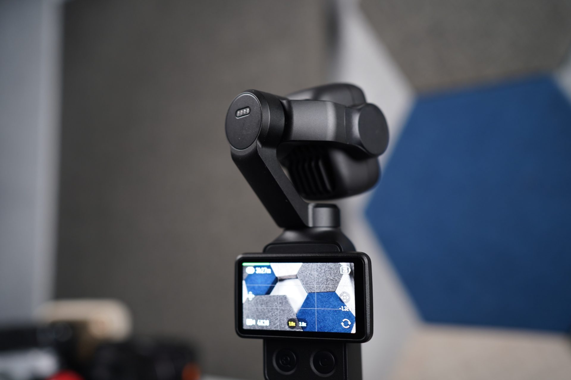 DJI Osmo Pocket 4P vs Insta360 Luna Ultra 8